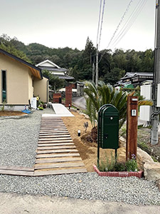 マクラギ門柱