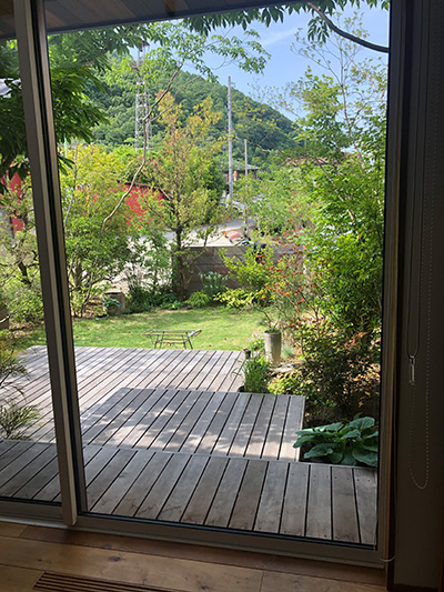 大きなウッドデッキ