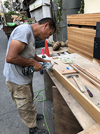 現場調整中